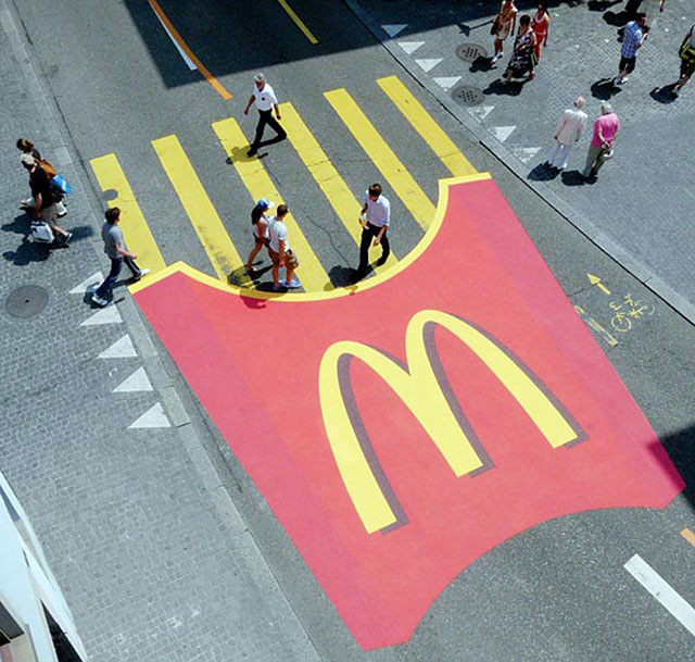 strisce pedonali mc donald's guerrilla marketing